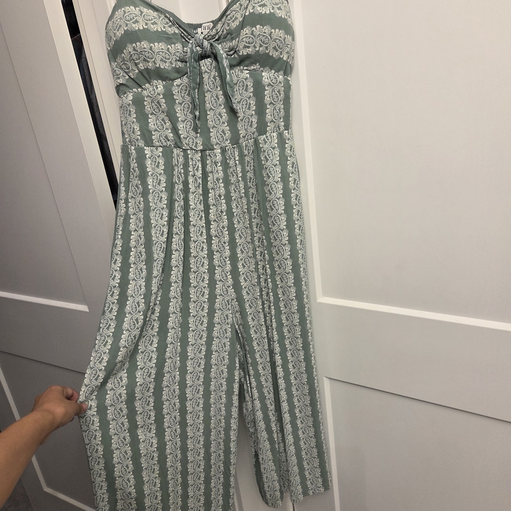 Elegant Green and White Jumpsuit